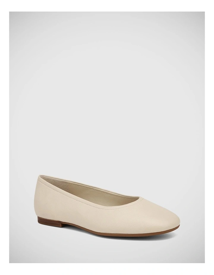 Angelic Leather Ballet Flat in Vintage Ivory