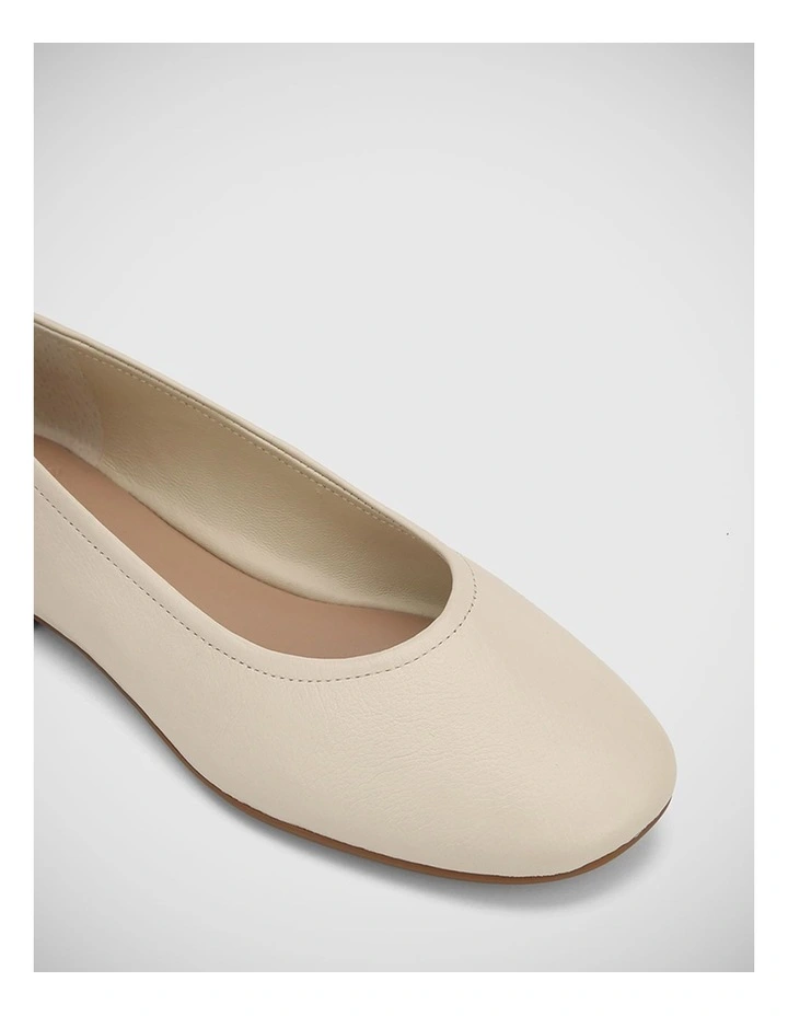 Angelic Leather Ballet Flat in Vintage Ivory