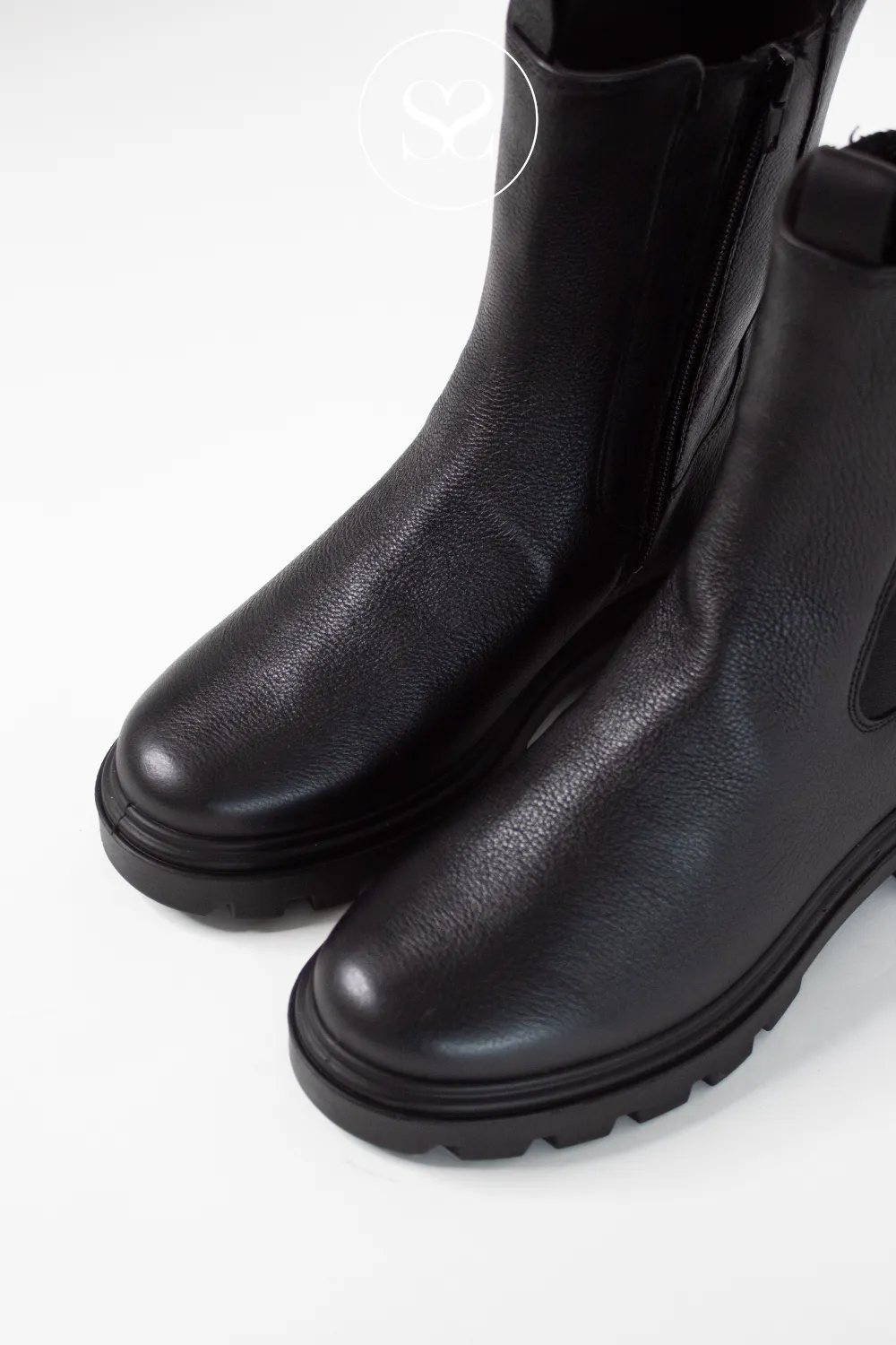 ARA 12-59102 BLACK LEATHER CHUNKY CHELSEA BOOTS