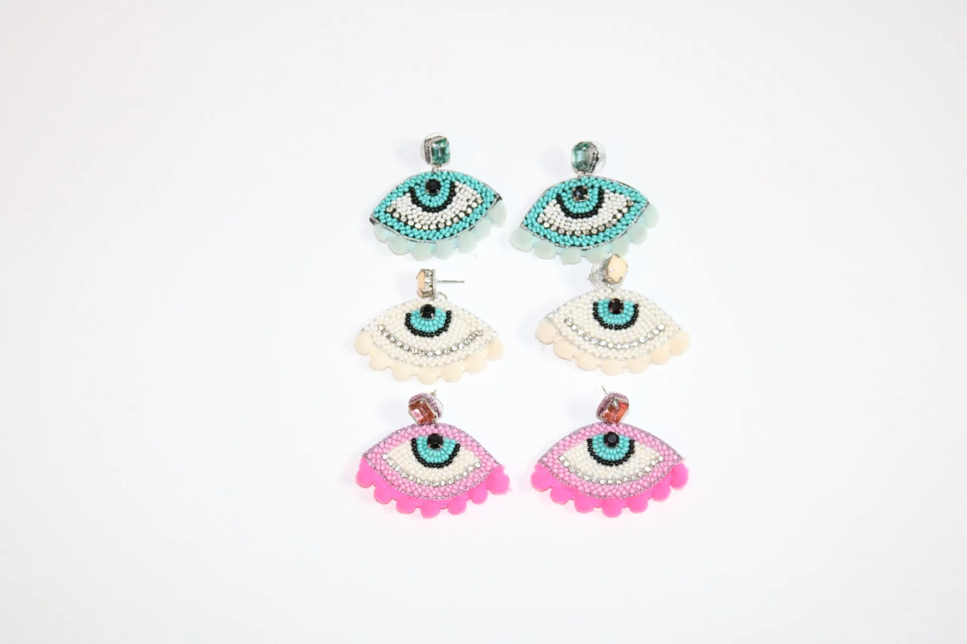 Cream Gaze Earrings