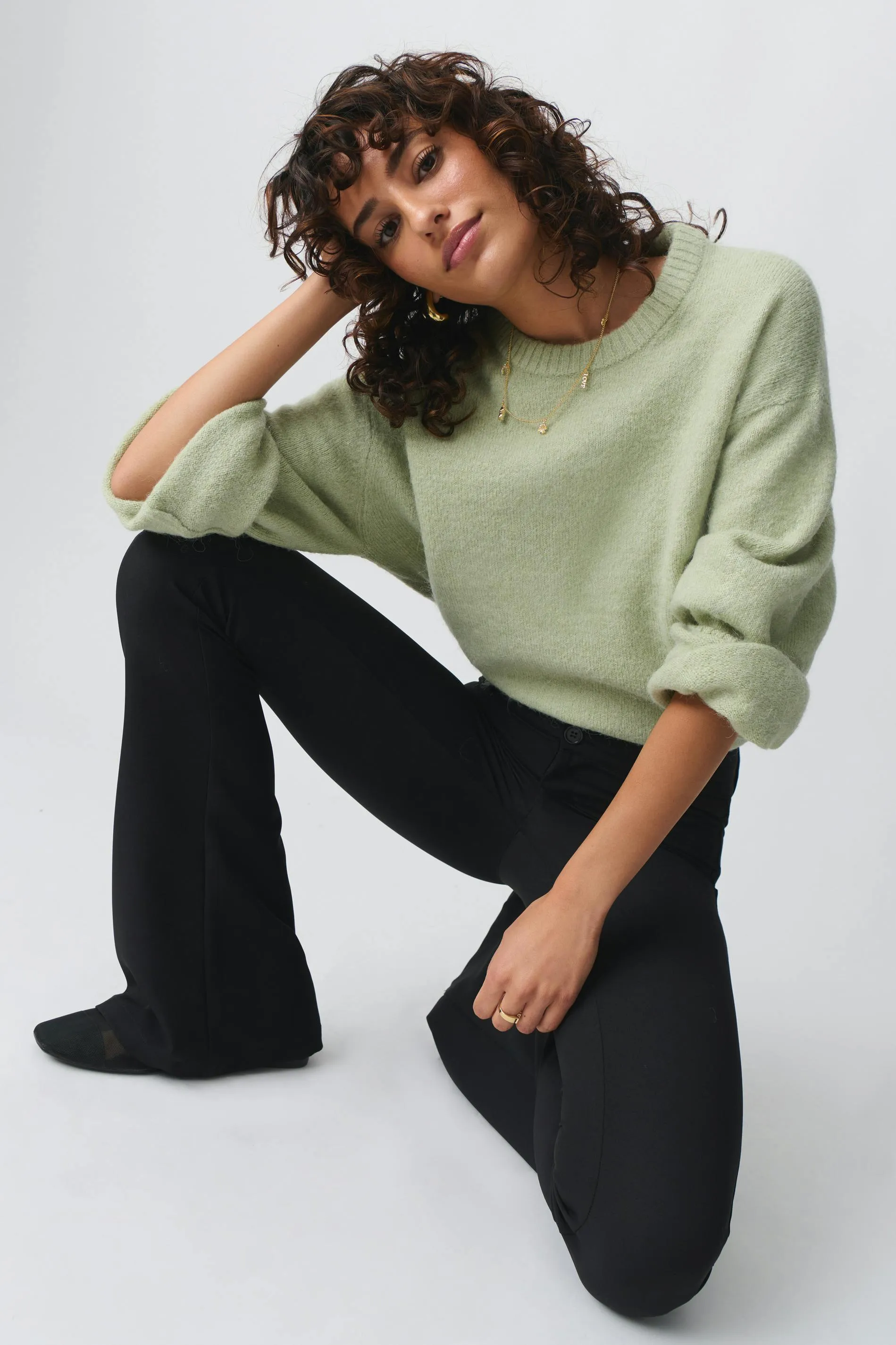 Crew neck knitted sweater