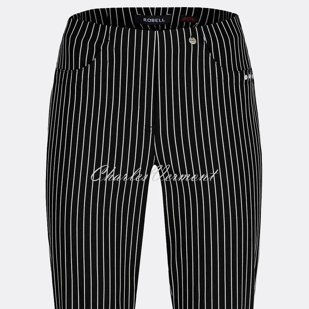 Robell Bella 09 - 7/8 Cropped Trouser 52483-54567-90 (Black & White)