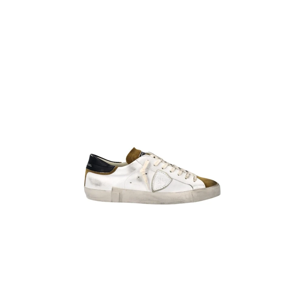 Sneakers bianche basse con fascia asimmetrica