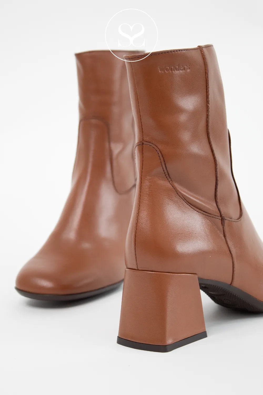 WONDERS H-6212 TAN LEATHER BLOCK HEEL ANKLE BOOTS