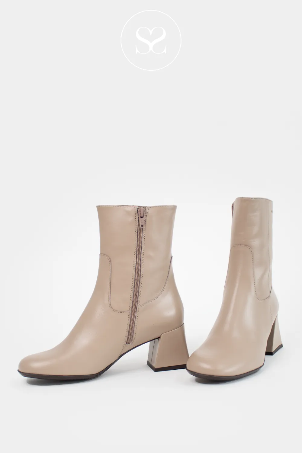 WONDERS H-6212 TAUPE LEATHER BLOCK HEEL ANKLE BOOTS