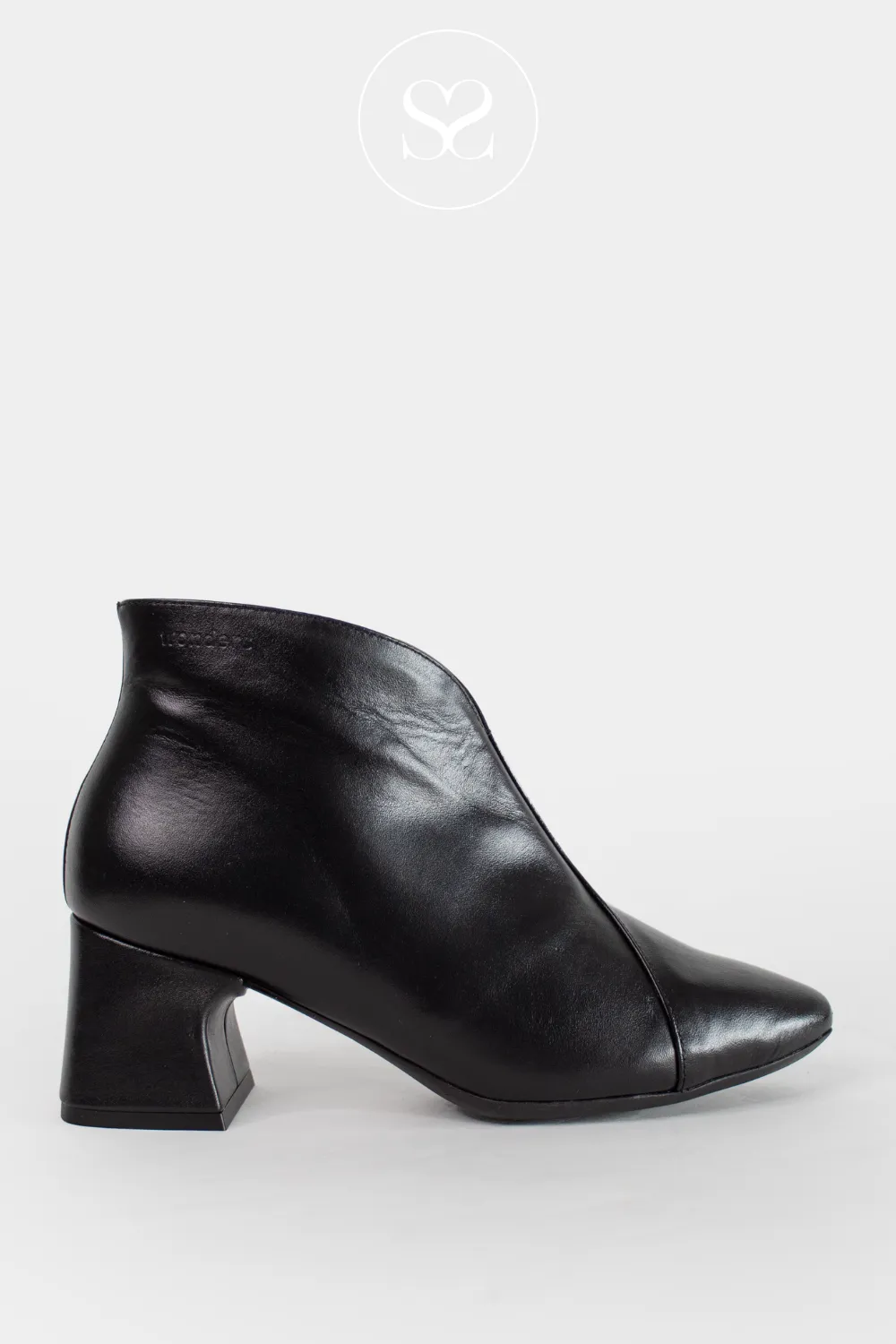 WONDERS I-9013 BLACK LEATHER ANKLE BOOTS